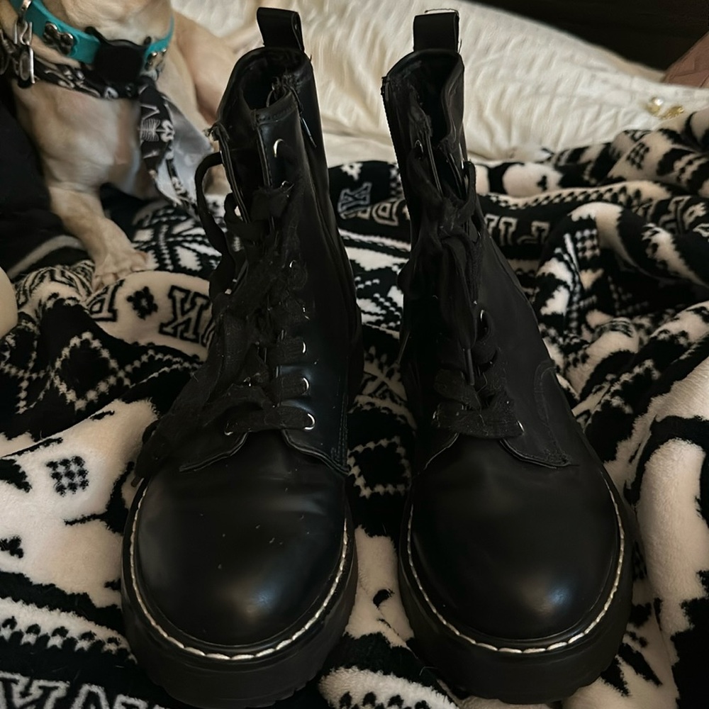 Steve Madden Boots. Only Used Once. Size 7 Withou… - image 1